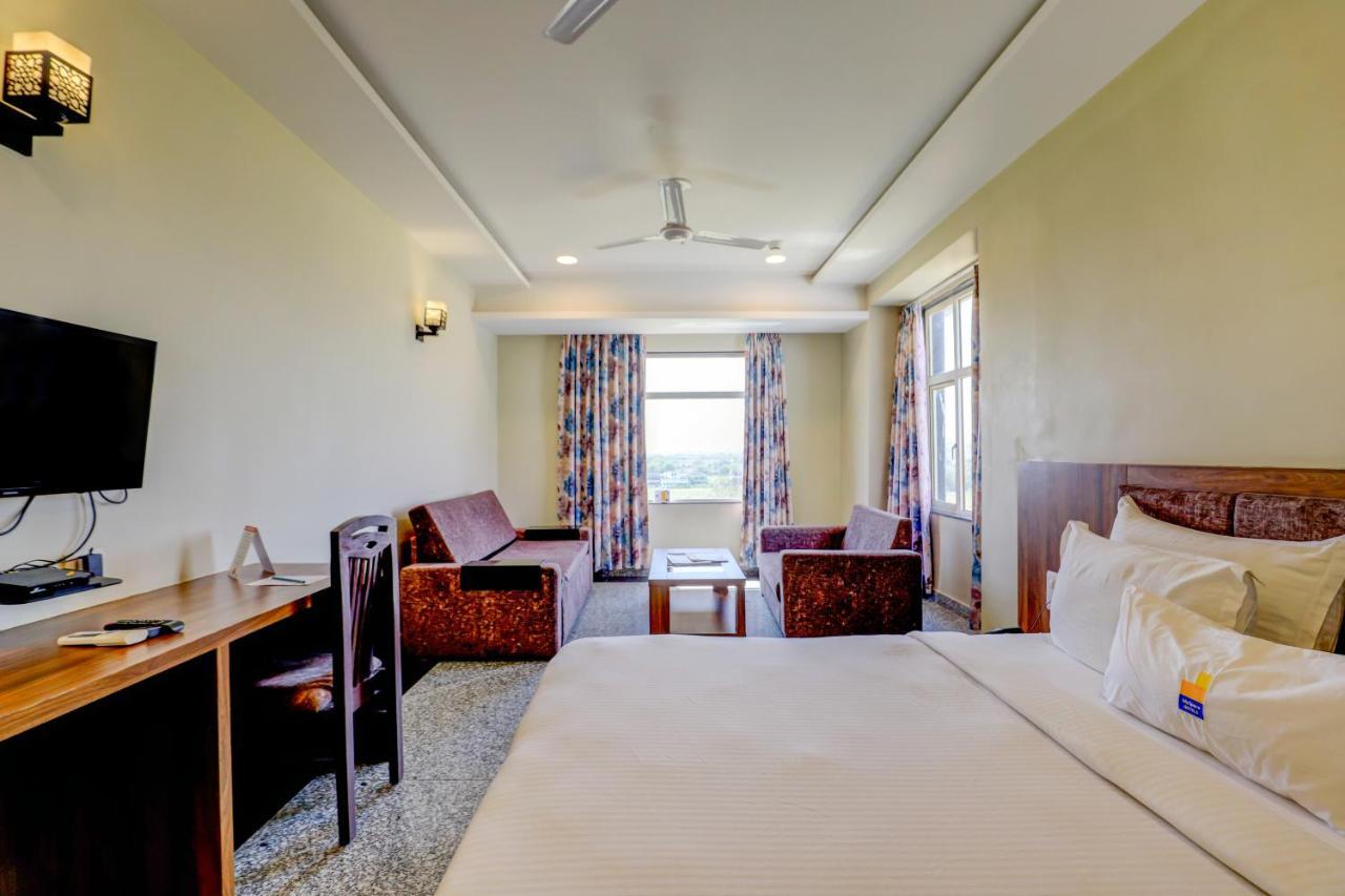 Hotel Shree Nanda อุเดเปอร์ ภายนอก รูปภาพ
