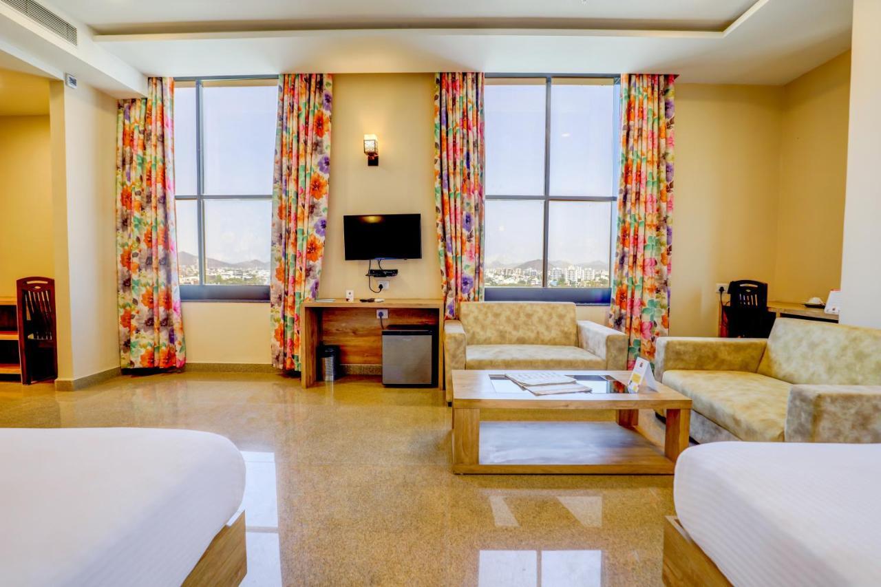 Hotel Shree Nanda อุเดเปอร์ ภายนอก รูปภาพ